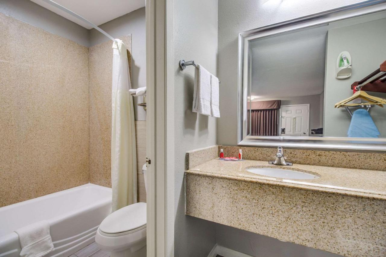 Econo Lodge Houston Brookhollow Extérieur photo